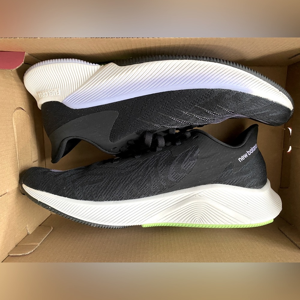 New Balance Womens FUelCell Prism
V1 Running Shoe Back Size 9.5